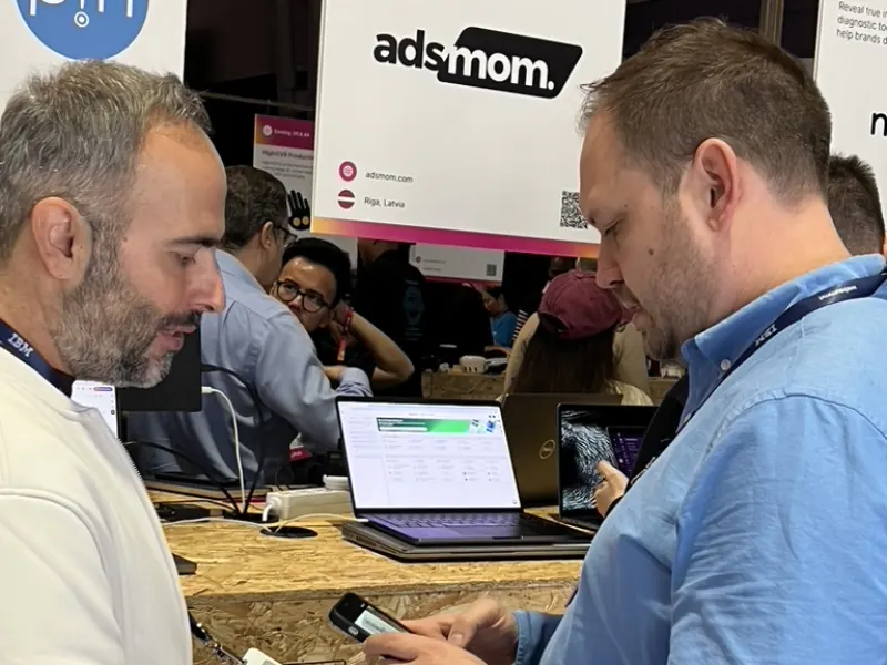 Demoing SocialPin to an attendee at Web Summit Lisbon